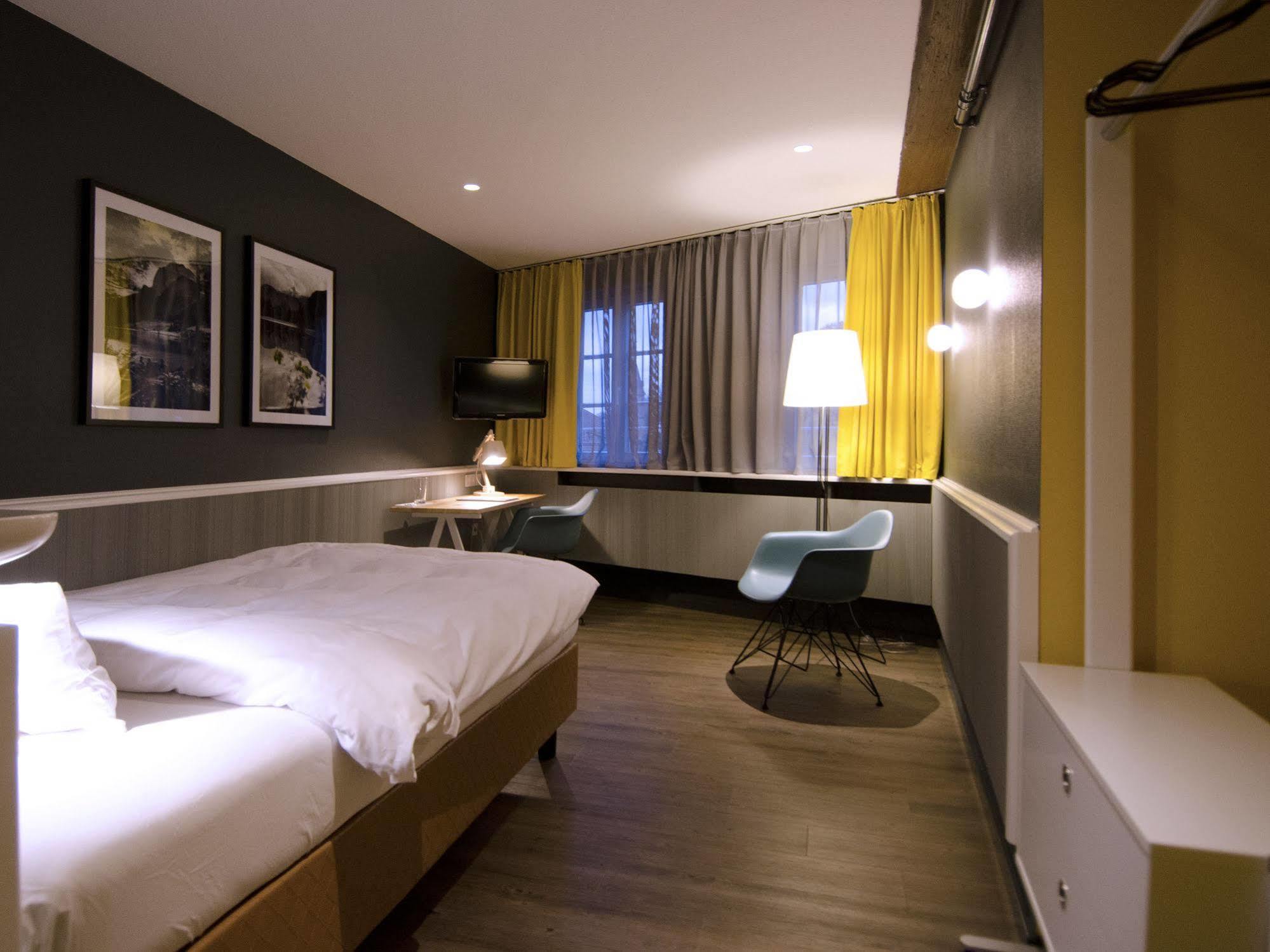 Hotel Scholl ชเวบิชฮัลล์ ภายนอก รูปภาพ